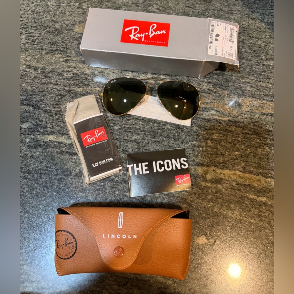 Ray ban aviator sunglasses new in box